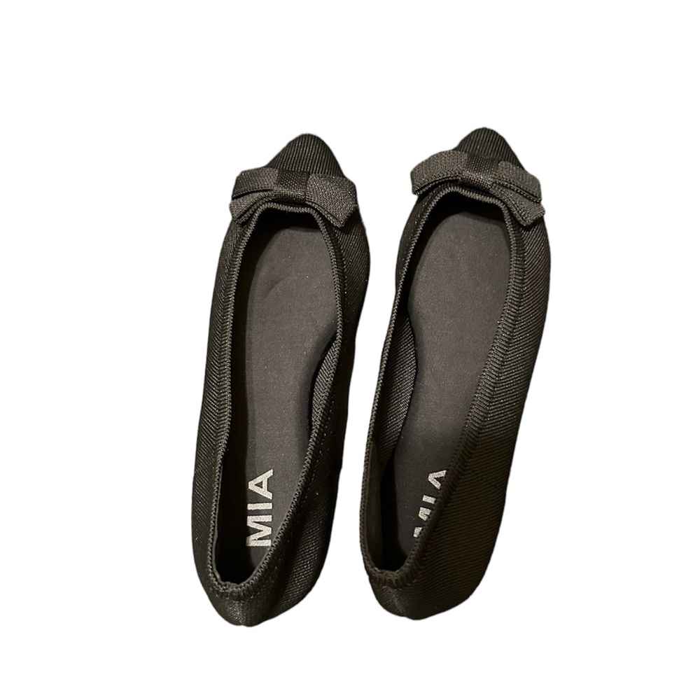 MIA Jinnie Flat. Color black. Size 7